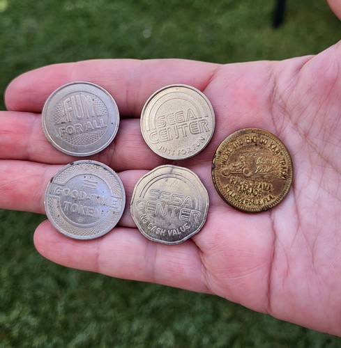 5pc vintage arcade - arcade, tokens
