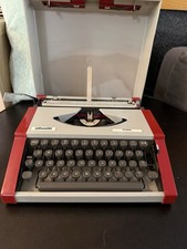 Olivetti Roma Portable Red & Grey Manual Typewriter In Hard Case Good Condition
