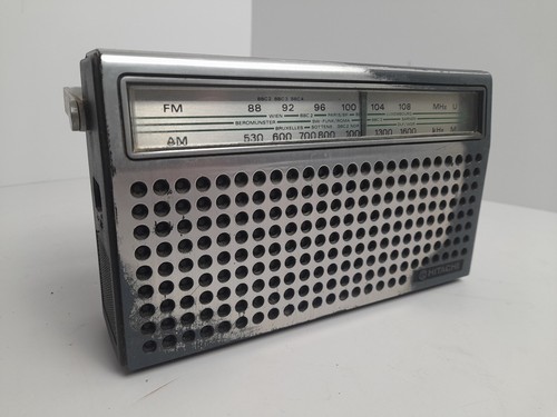 Vintage hitachi portable radio - hitachi,
