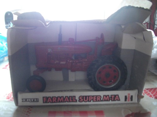Ertl farmall super - m-ta, in
