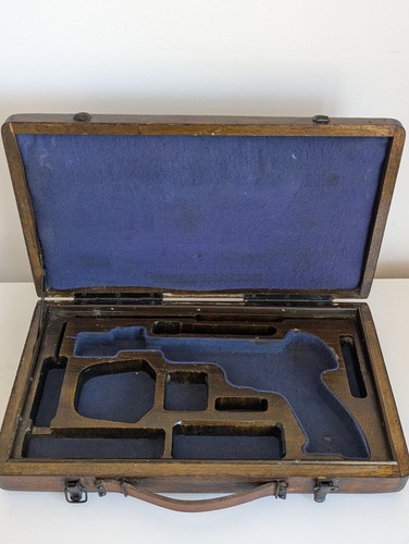 Vintage pistol presentation - vintage,