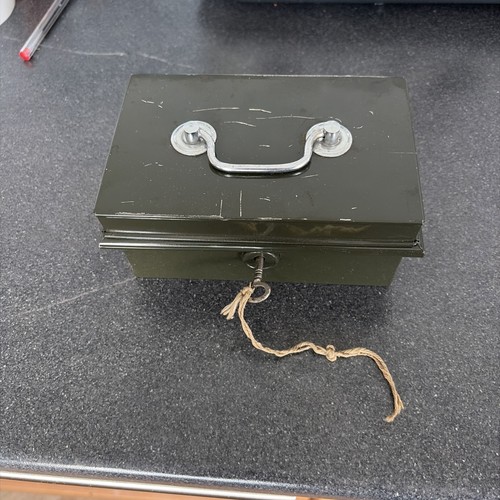 Vtg metal cash box lockable - cash,