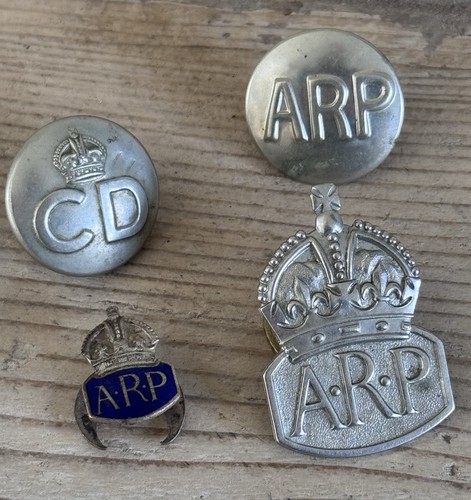 Ww2 lapel pin badges - pin, air
