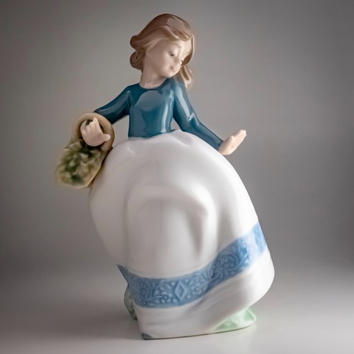 Nao lladro 1095 dancing - nao, by