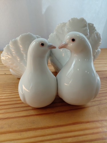 Lladro kissing love birds - lladro,