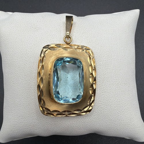 Large 9ct gold and - blue, topaz
