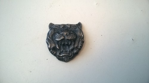 Front grille badge jaguar - front,