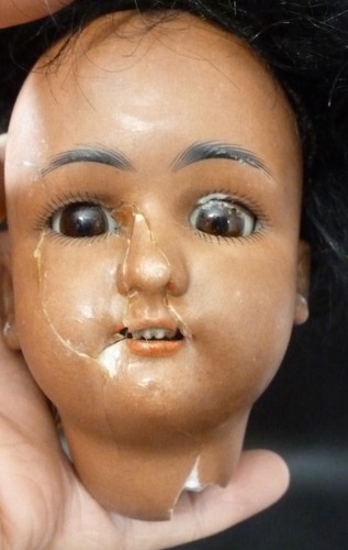 Antique bisque doll head - ,