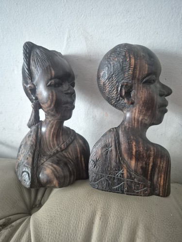 Pair head sculptures - a,