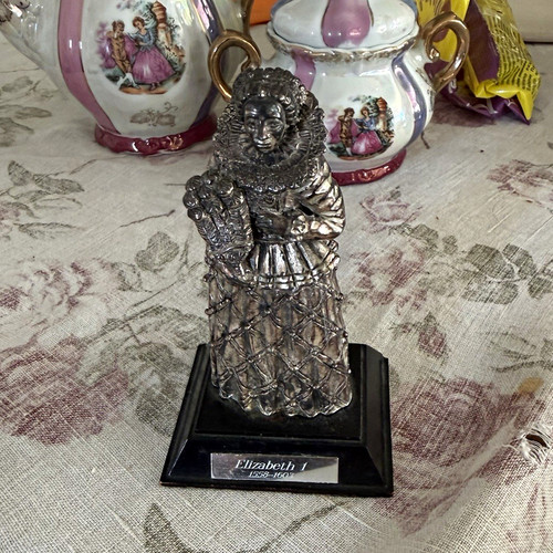 Vintage royal hampshire queen - vintage,