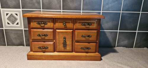 Vintage wooden jewellery box - wooden,