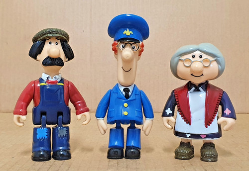 Trio postman pat action - of,