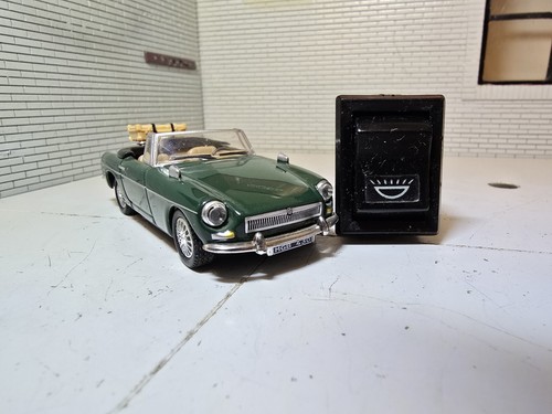 Mgb 1977 80 - 1977-80, illuminated
