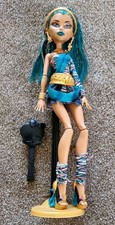 Monster High Doll First Wave 1  Nefera De Nile w Stand & Brush Accessories LN