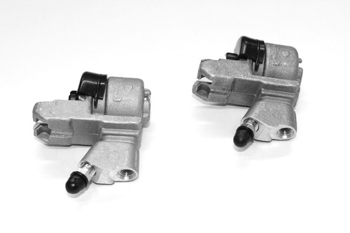 Pair rear wheel cylinders - of,