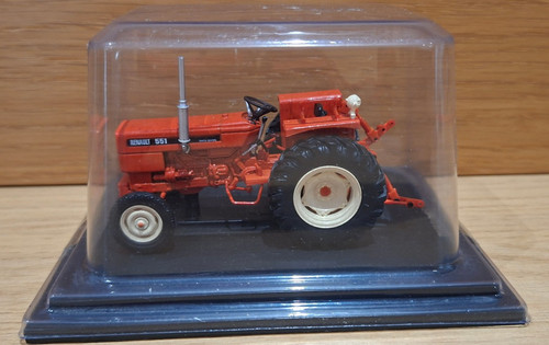 Hatchette tractors 1 43 - -, 1:43
