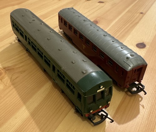 Triang model train - coach, green