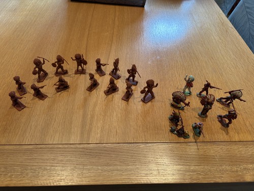 Cresent plastic toy soldiers