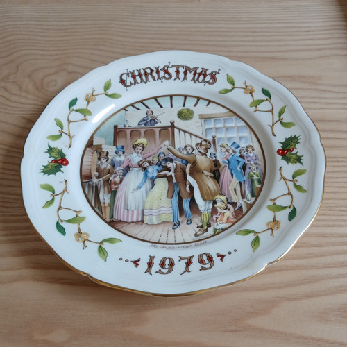 Aynsley christmas plate 1979 - christmas,