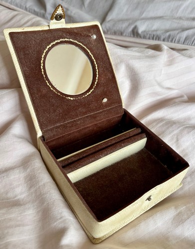 Vintage retro cream jewellery - vintage,