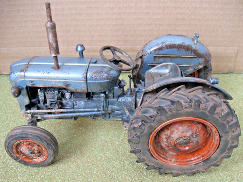 Universal hobbies fordson - universal, 1:16