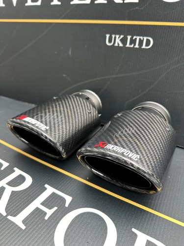 Gloss black carbon fibre - black,