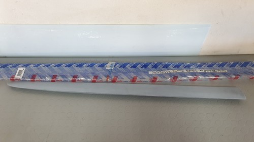 Front right door moulding - , for