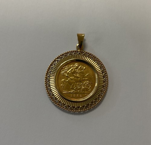 1982 half sovereign 22ct coin - half,