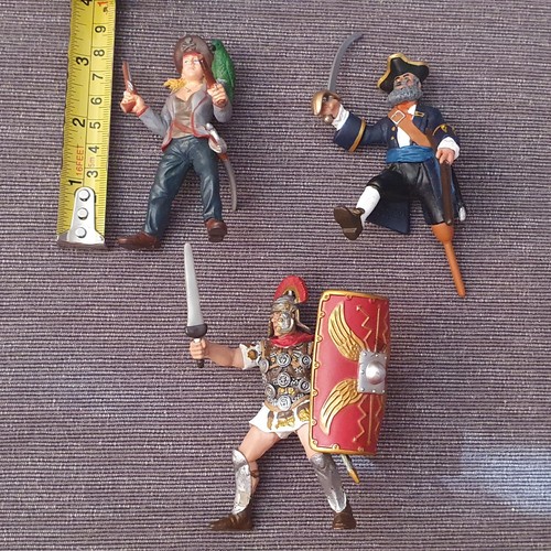Pirates roman figure - &,
