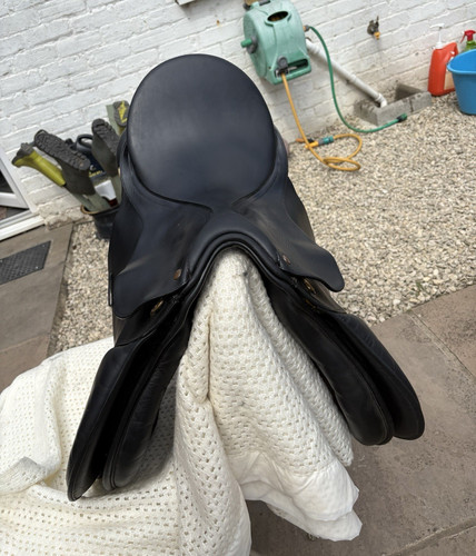 Bates jumping saddle - jumping, saddle,