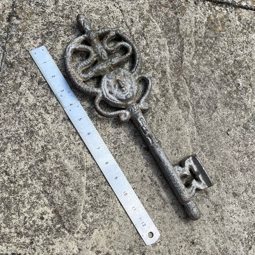 Very large cast - 14”,