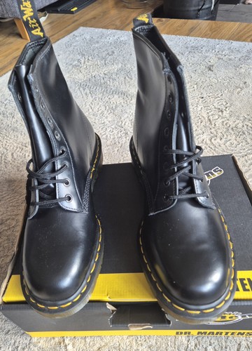 Mens vintage martens - vintage, hole