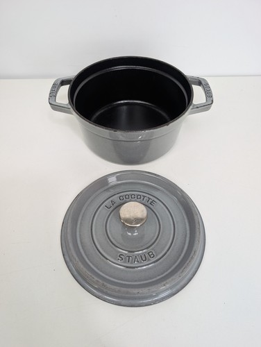 Grey cocotte staub round - la,