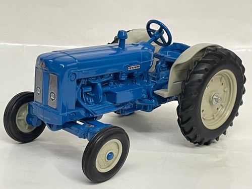Scale ertl 307 fordson - 1/16,