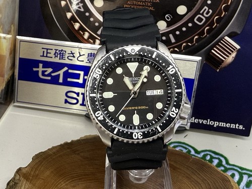 Seiko men black watch - seiko,