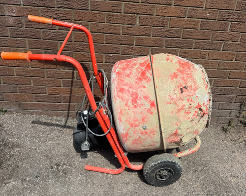 Damaged cement mixer 240v - damaged,