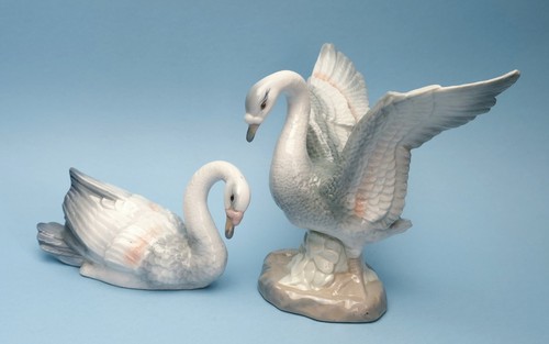 Pair porcelain swans - of,