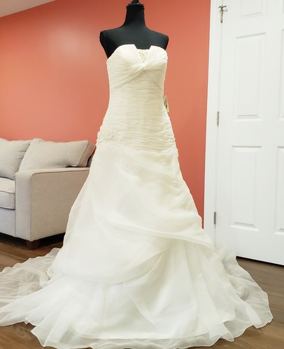 Nwt pronovias ivory ruched - pronovias,