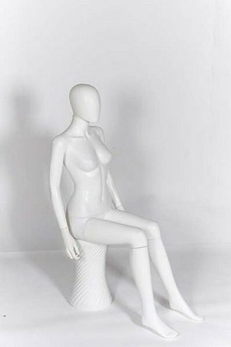 Seated full female matt - seated,