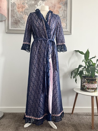 Vintage lined frill lace - lined,
