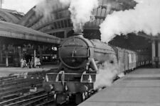 PHOTO  LNER A3 PACIFIC NO. 60073 ST. GATIEN AT YORK RAILWAY STATION 1955
