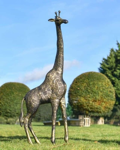 Black gold finish giraffe - black,