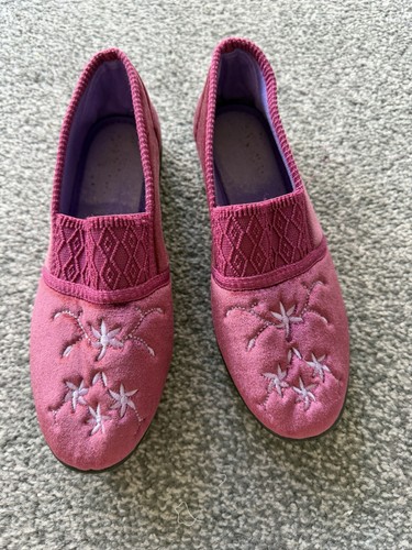 Vintage style pink embroidered - pink,