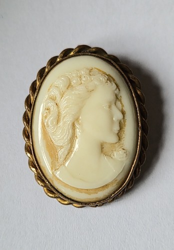 Vintage pressed glass cameo - pressed,