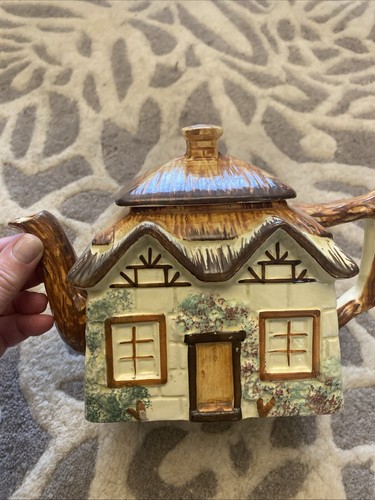 Vintage keele street pottery - street,