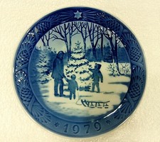 Vintage wall plate hanging 1979 Collection Porcelain Christmas night Advent dish