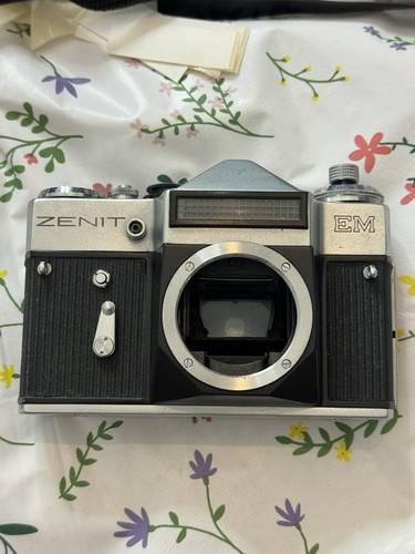 Zenit 35mm slr film camera - em,