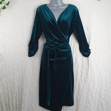 Quiz Elegant Emerald Velvet Green Knee Midi dress, size 18, v-neck line.
