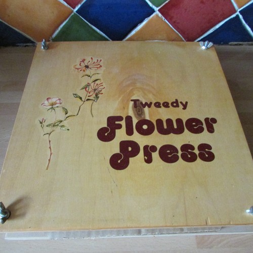 Tweedy vintage wooden - , flower