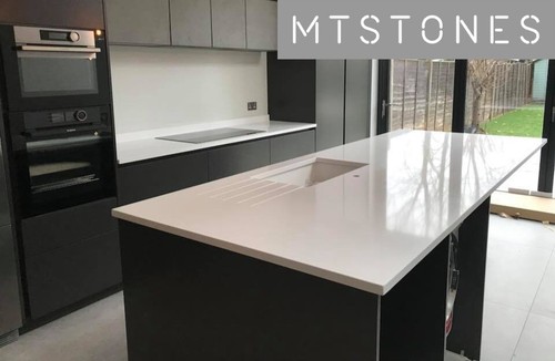 White quartz kitchen worktop - white,